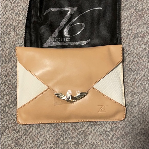 Zone 6 clutch/wristlet - Picture 2 of 3